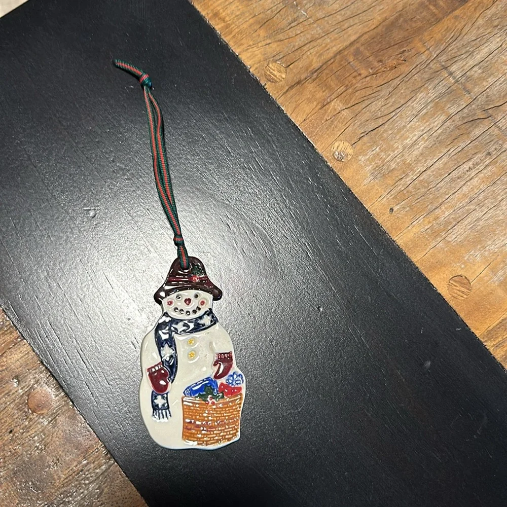 Longaberger traditional holly reversible fabric squares w/ Chilly Snowman Tie-on - Picture 2 of 7